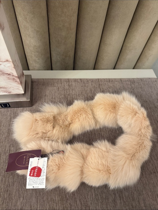 Accessories - Japanese fox fur scarf clip on. NWT